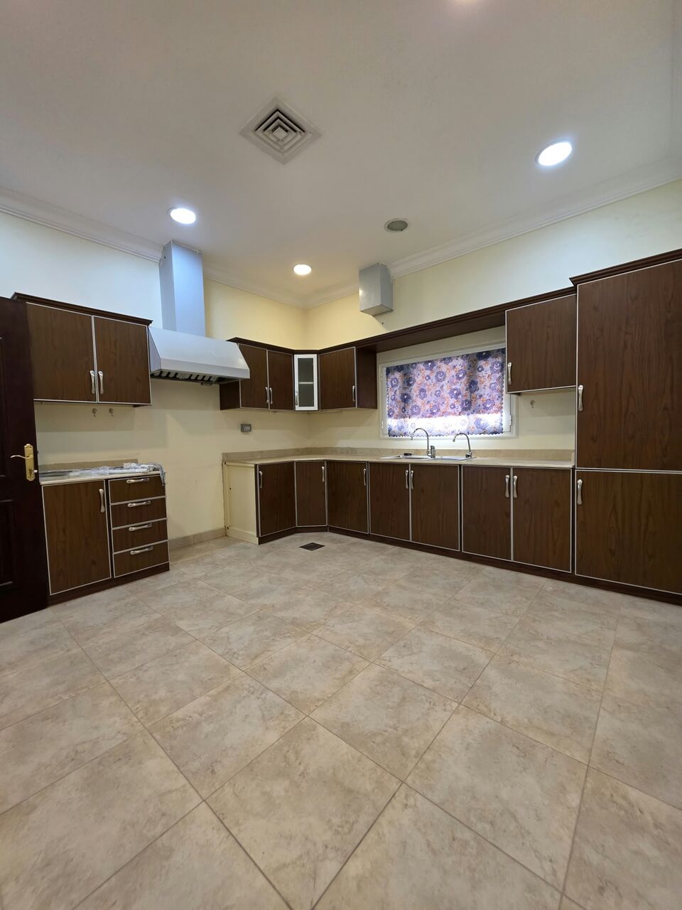 Abu Fatira, Apartments, Flats, Houses & Villas, KWD 800/month,  For Rent In Abu Fatira: An Entire First Floor, Featuring 4 Rooms.