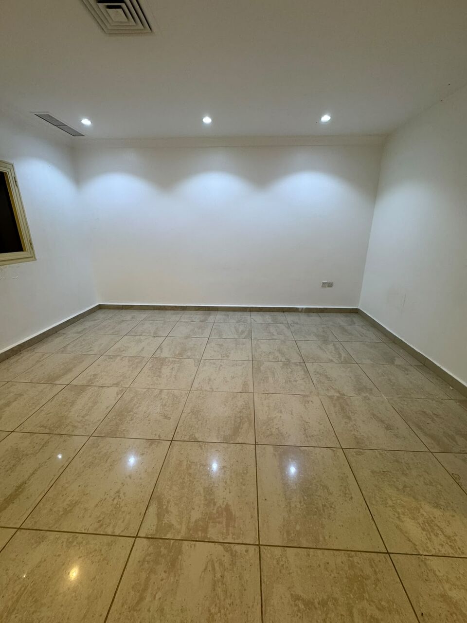 Salwa, Apartments, Flats, Houses & Villas, KWD 650/month,  5 BR,  For Rent In Salwa: Second-floor Unit With An Elevator. It Features A Large Living Area,