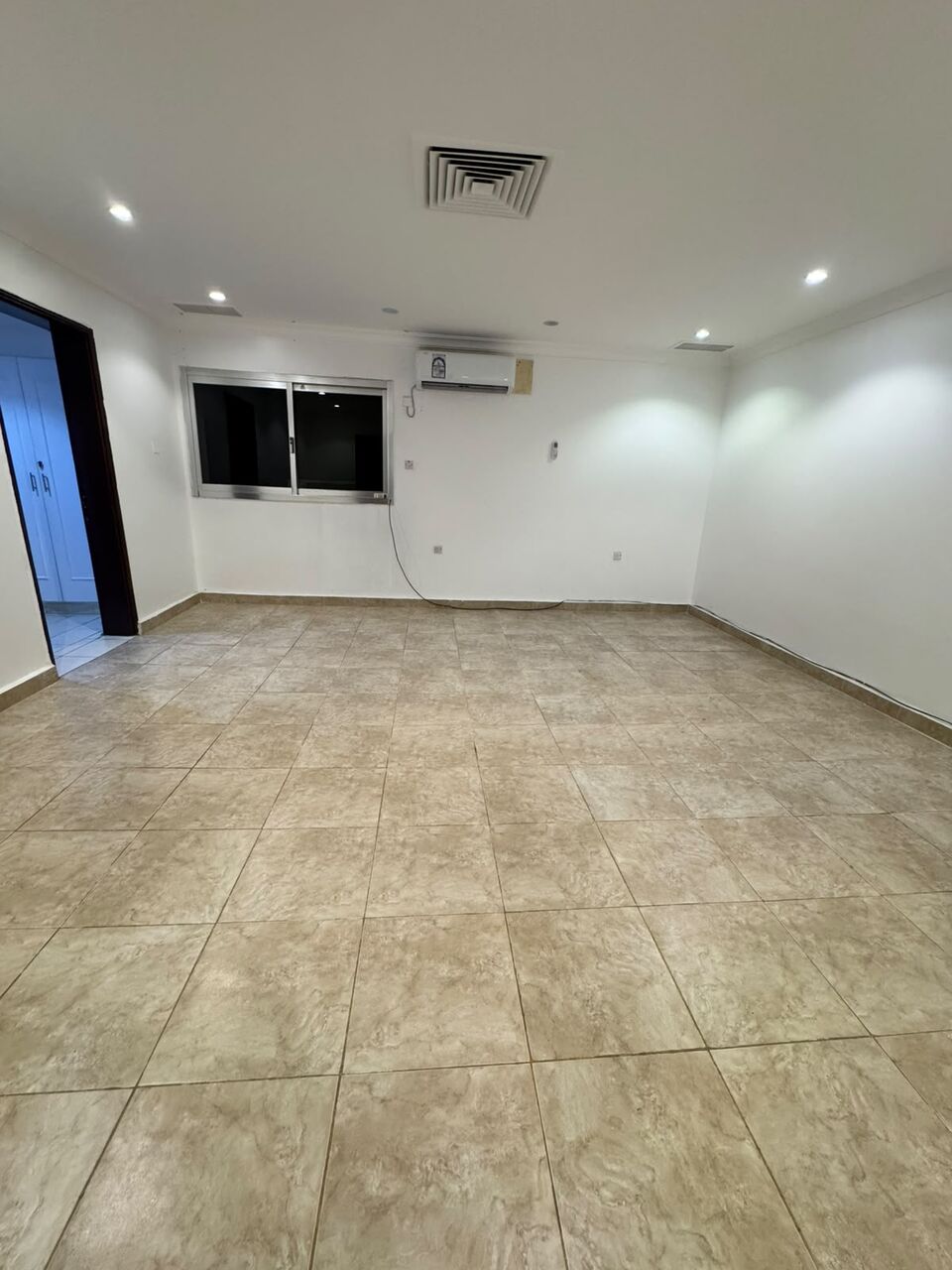 Salwa, Apartments, Flats, Houses & Villas, KWD 650/month,  5 BR,  For Rent In Salwa: Second-floor Unit With An Elevator. It Features A Large Living Area,
