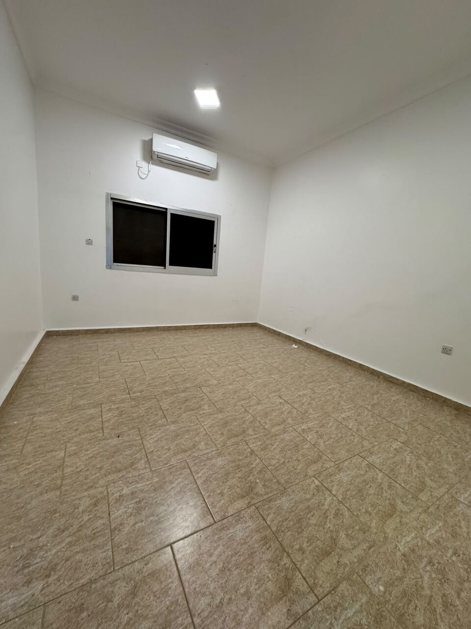 Salwa, Apartments, Flats, Houses & Villas, KWD 650/month,  5 BR,  For Rent In Salwa: Second-floor Unit With An Elevator. It Features A Large Living Area,