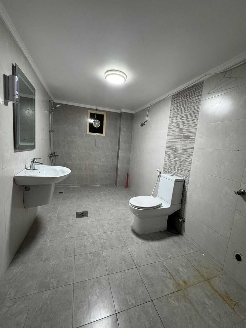 Salwa, Apartments, Flats, Houses & Villas, KWD 650/month,  5 BR,  For Rent In Salwa: Second-floor Unit With An Elevator. It Features A Large Living Area,