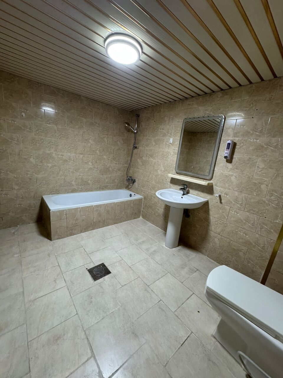 Salwa, Apartments, Flats, Houses & Villas, KWD 650/month,  5 BR,  For Rent In Salwa: Second-floor Unit With An Elevator. It Features A Large Living Area,