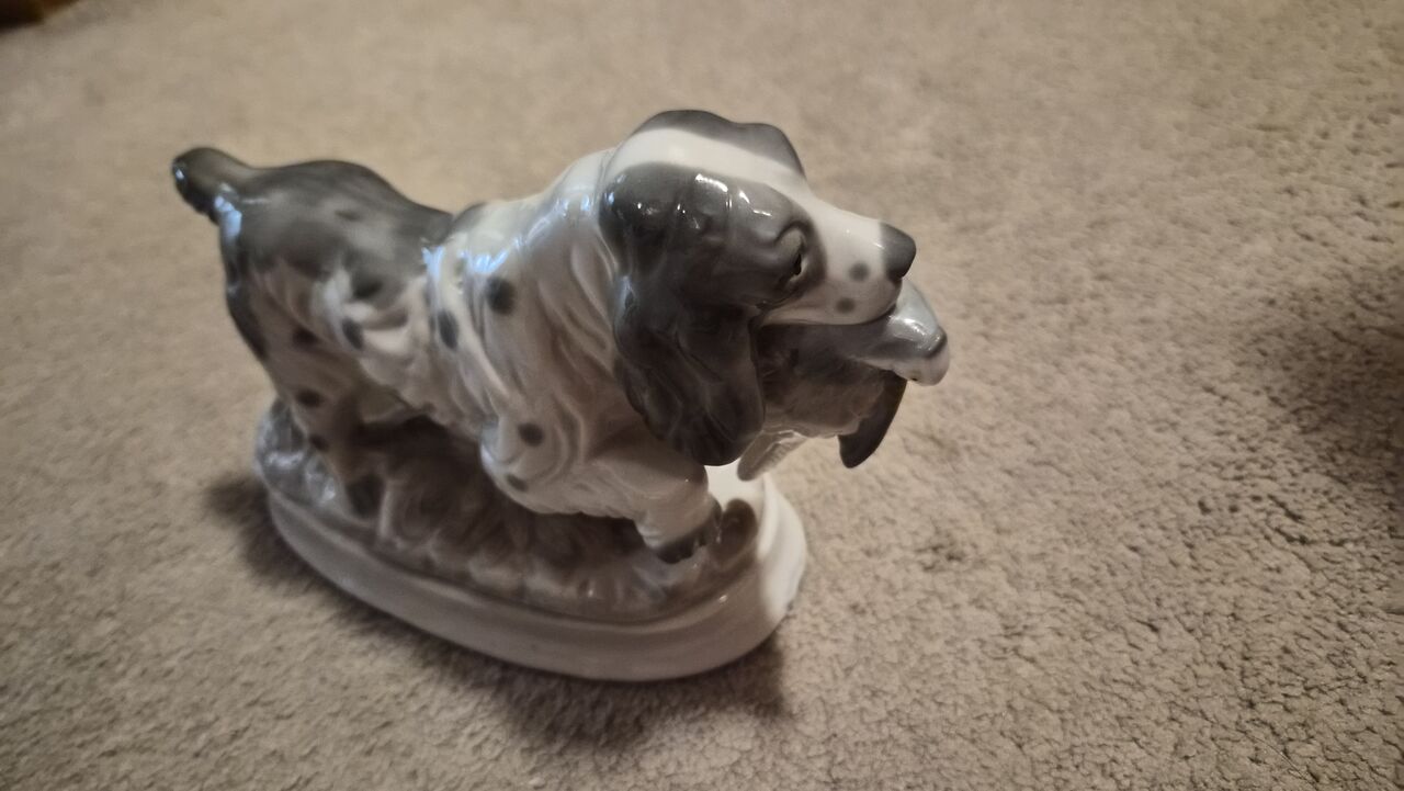 Riyadh, Collectibles, SAR 100,  Vintage Porcelain Hunting Dog