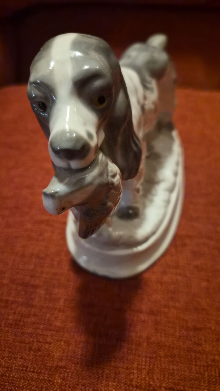 Riyadh, Collectibles, SAR 100,  Vintage Porcelain Hunting Dog