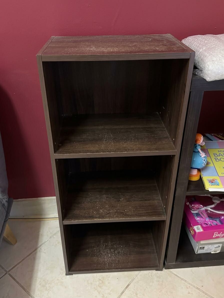 Al Malaz, Furniture, SAR 30,  3-Tier Wooden Shelf Unit / Small Bookshelf Organizer &ndash; Used