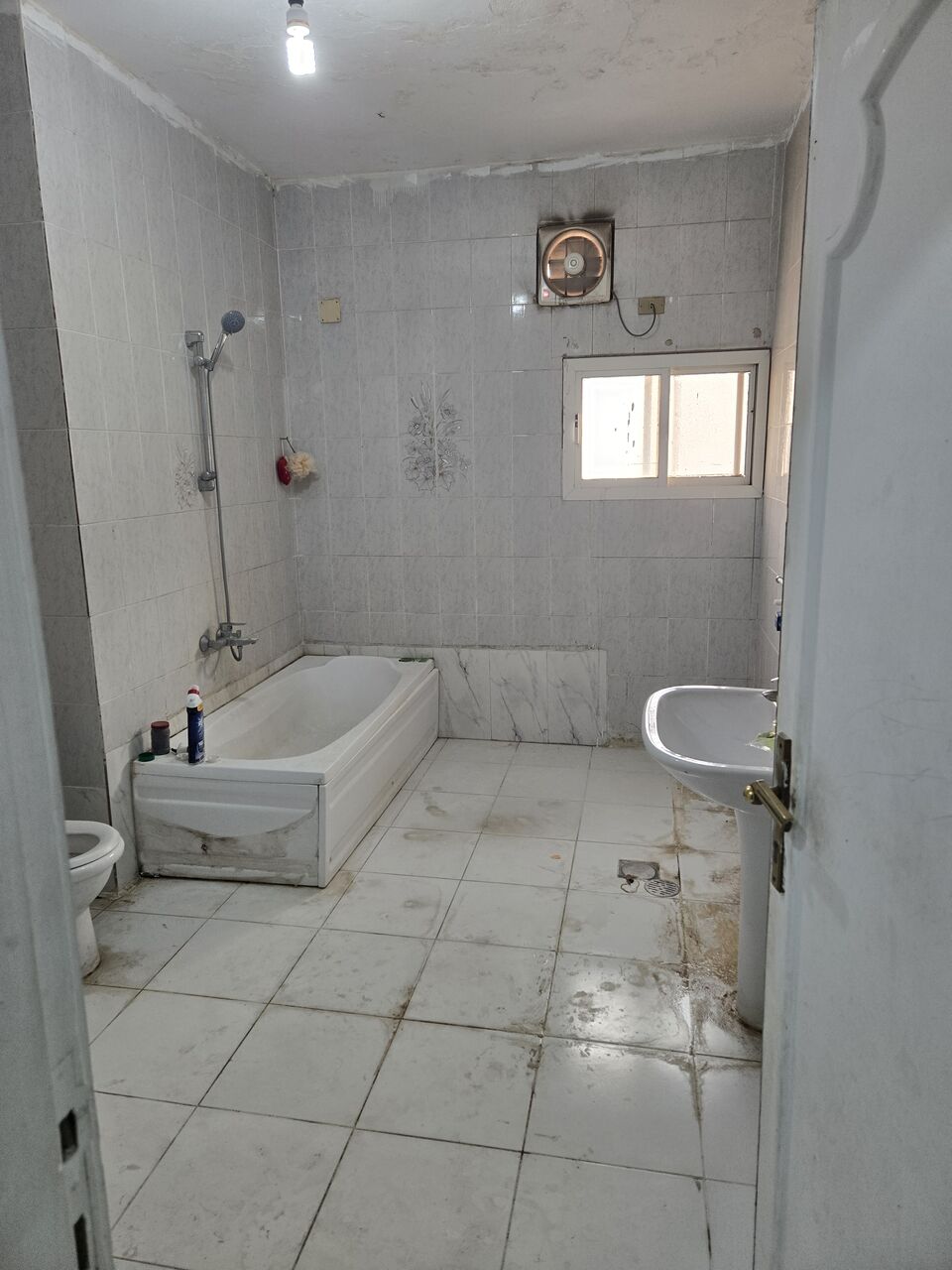 Madinah, Rooms for Rent, SAR 800/month,  120 Sq. Meter,  Bachelor Sharing