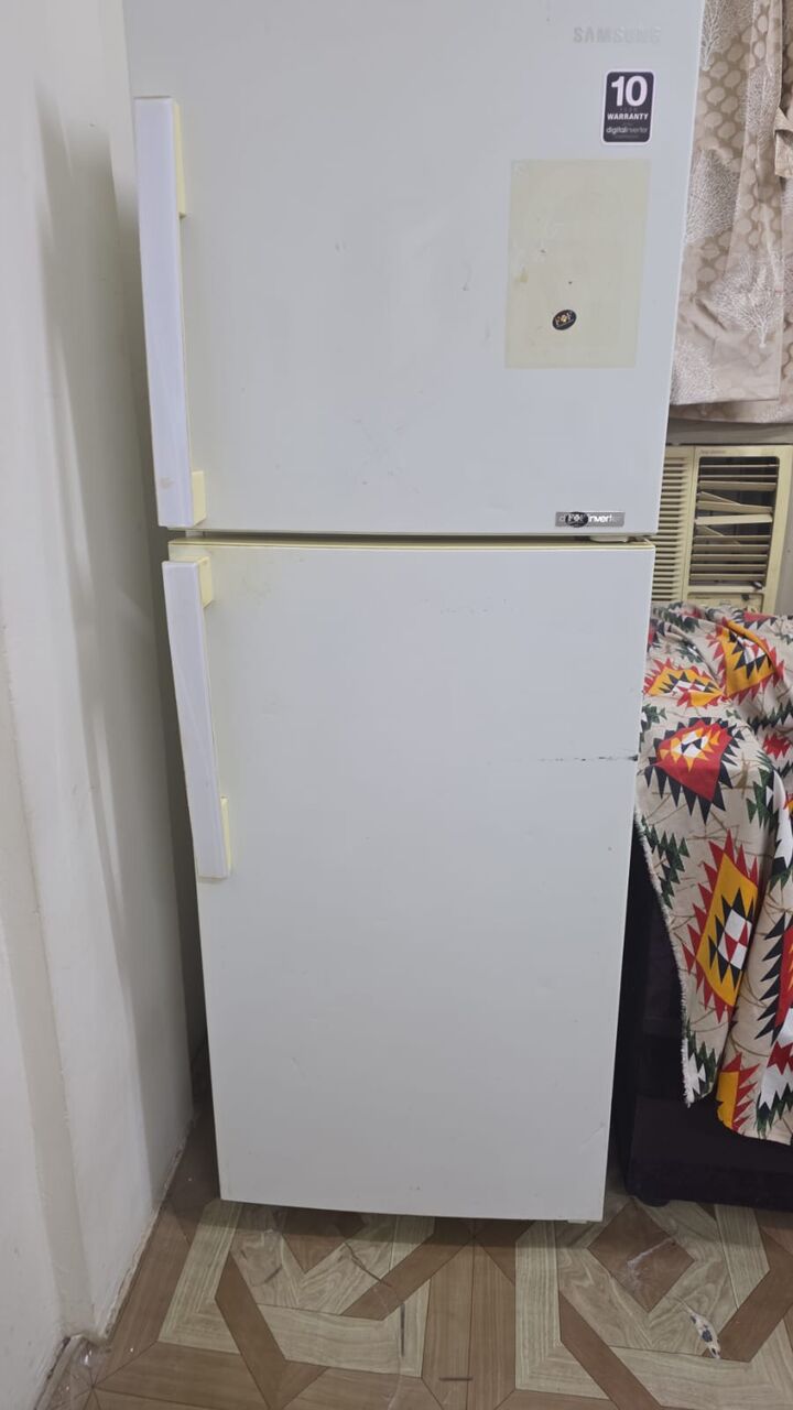 Al Malaz, Household Items, SAR 450,  Samsung Fridge 240ltr Double Door Good Working Condition-450 SAR