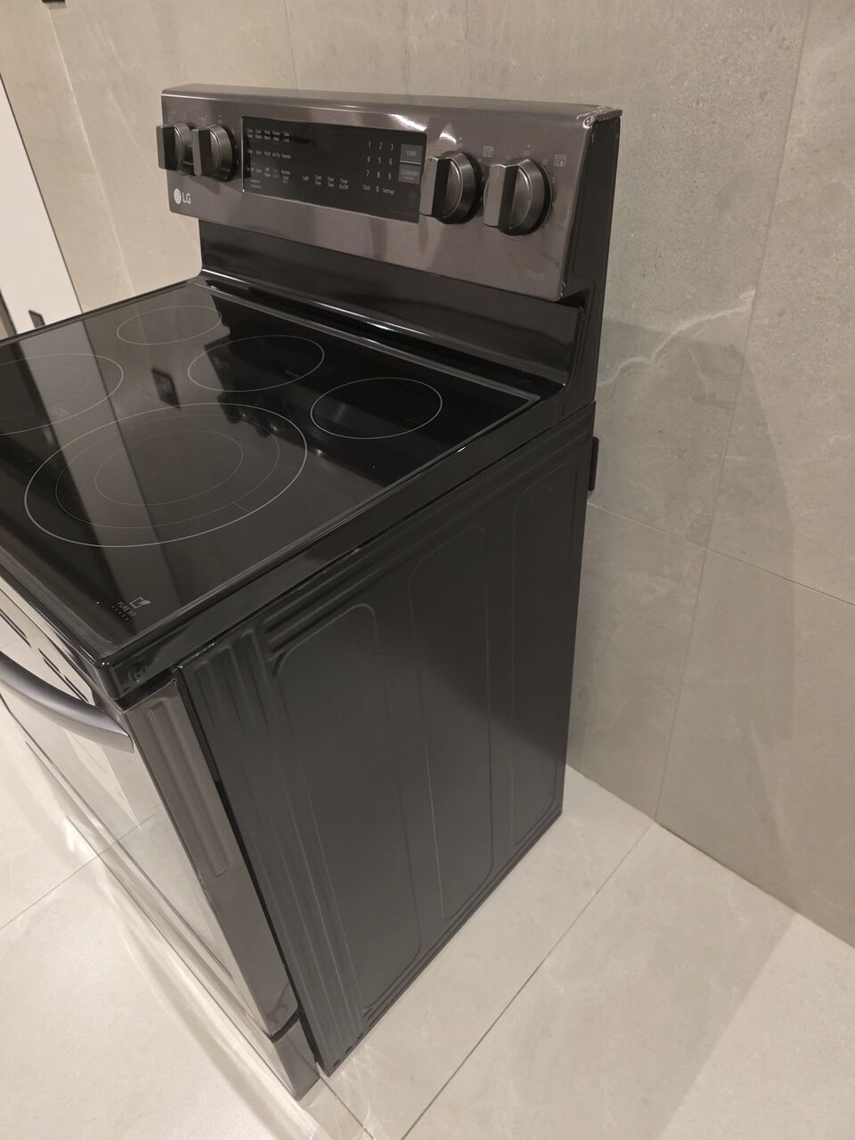 Jeddah, Appliances, SAR 2000,  LG Electrical Oven With 5 Hobs. InstaView 178 Liter
