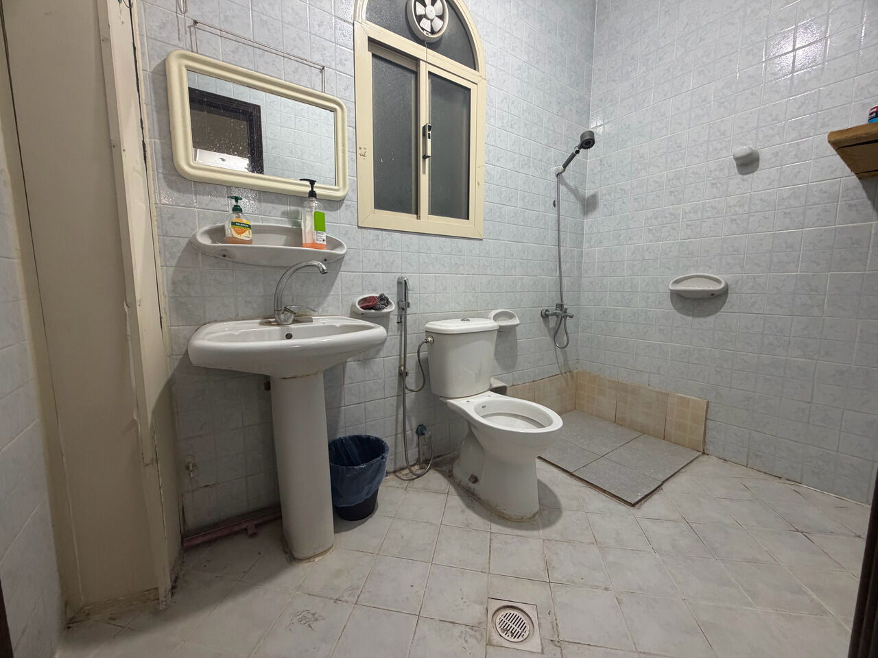 Adliya, Apartments, Flats, Houses & Villas, BHD 200/month,  2 BR,  1 Bedroom Flat For Rent Unlimited Ewa