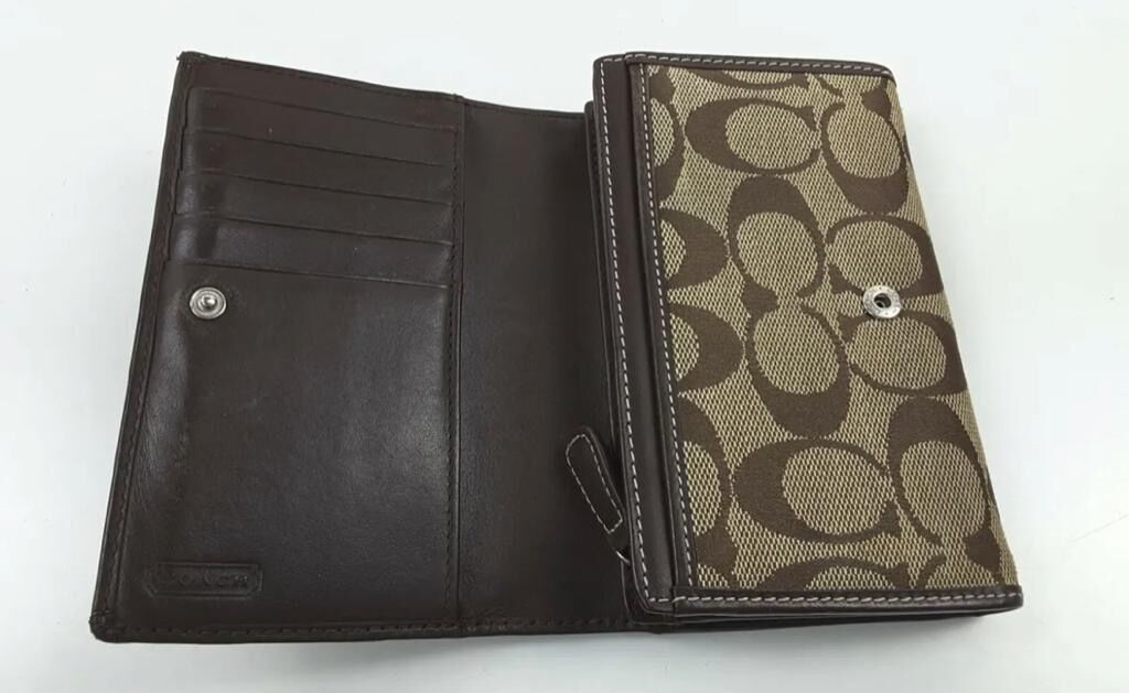 Riyadh, Purses & Wallets, SAR 500,  Coach Hampton Signature Flap Wallet