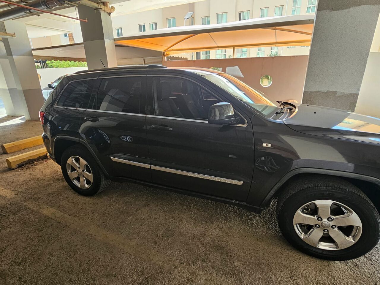 Al Sahafa, Vehicles, Cars & Trucks , SAR 25000,  Jeep Grand Cherokee,  2011,  Automatic,  220000 KM,  Good Condition  Laredo 3.6L