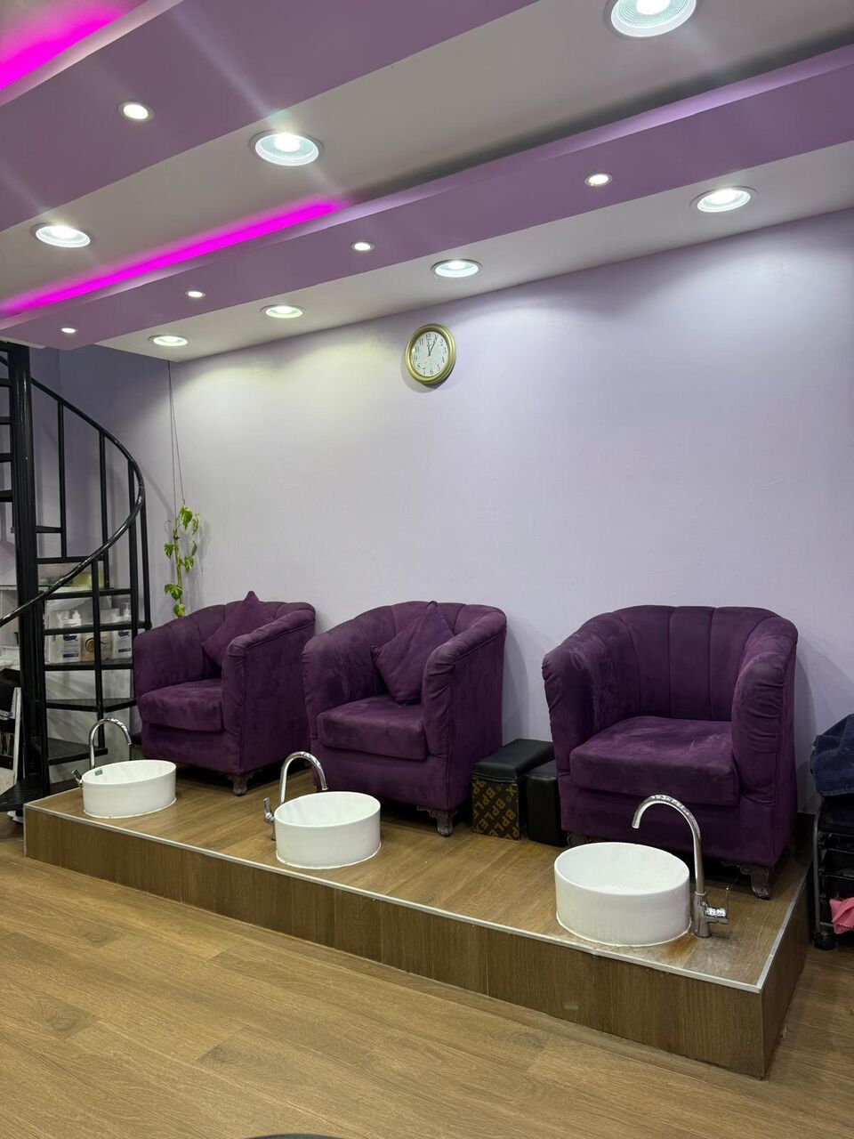 Gudaibiya, Businesses For Sale, Salon For Sale In Gudaibiya Without License