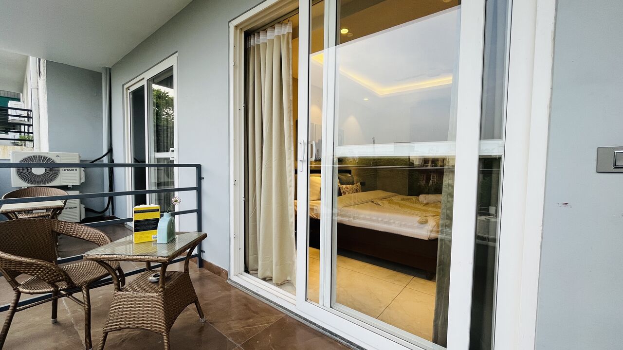 Gurgaon, Apartments, Flats, Houses & Villas, INR 4000/day,  Furnished,  1 BR,  650 Sq. Feet,  BluO 1BHK Suite - Balcony, Gym, Lift, Parking