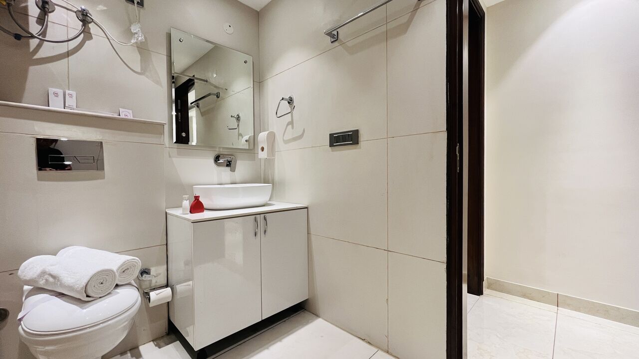 Gurgaon, Apartments, Flats, Houses & Villas, INR 5000/day,  Furnished,  1 BR,  550 Sq. Feet,  One Bedroom Suite Sector 14, Gurgaon