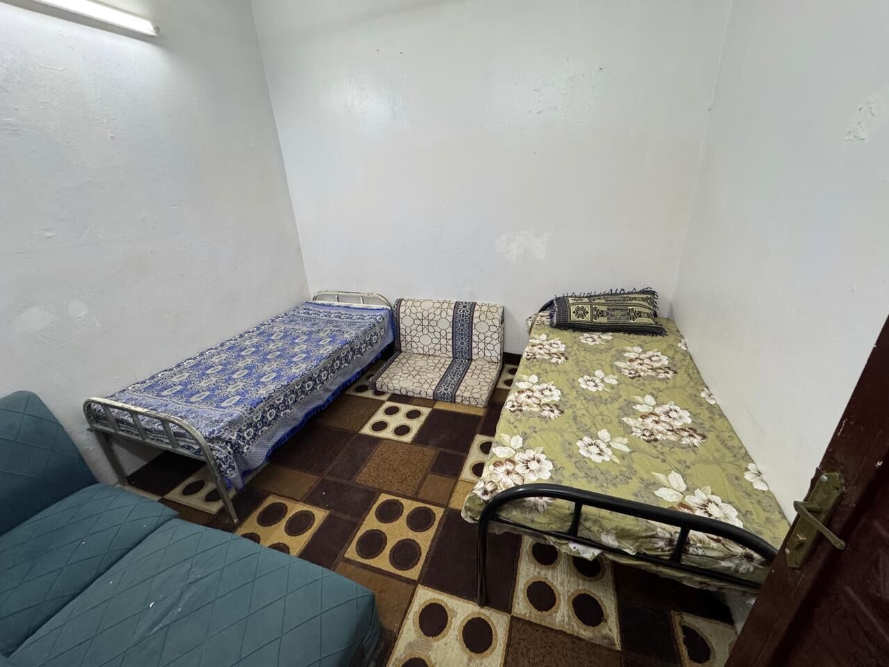 Manfouha, Holiday/Vacation Rentals, SAR 1000/month,  Furnished Room Available For Bachelor, Front Of Manfouha Metro Station (Blue Line).