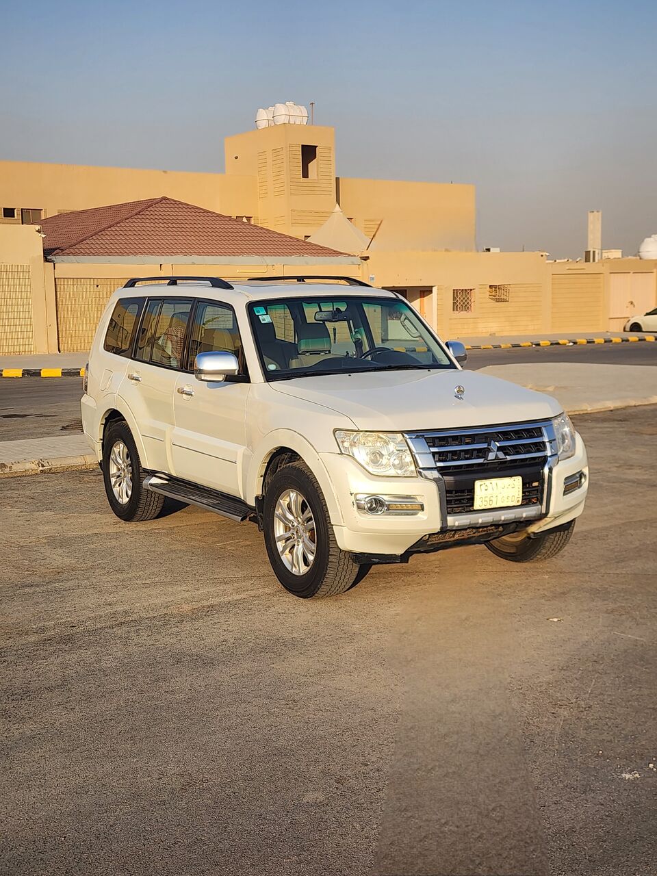 Riyadh, Vehicles, Cars & Trucks , SAR 44000,  Mitsubishi Pajero,  2017,  Automatic,  292 KM,   For Sale
