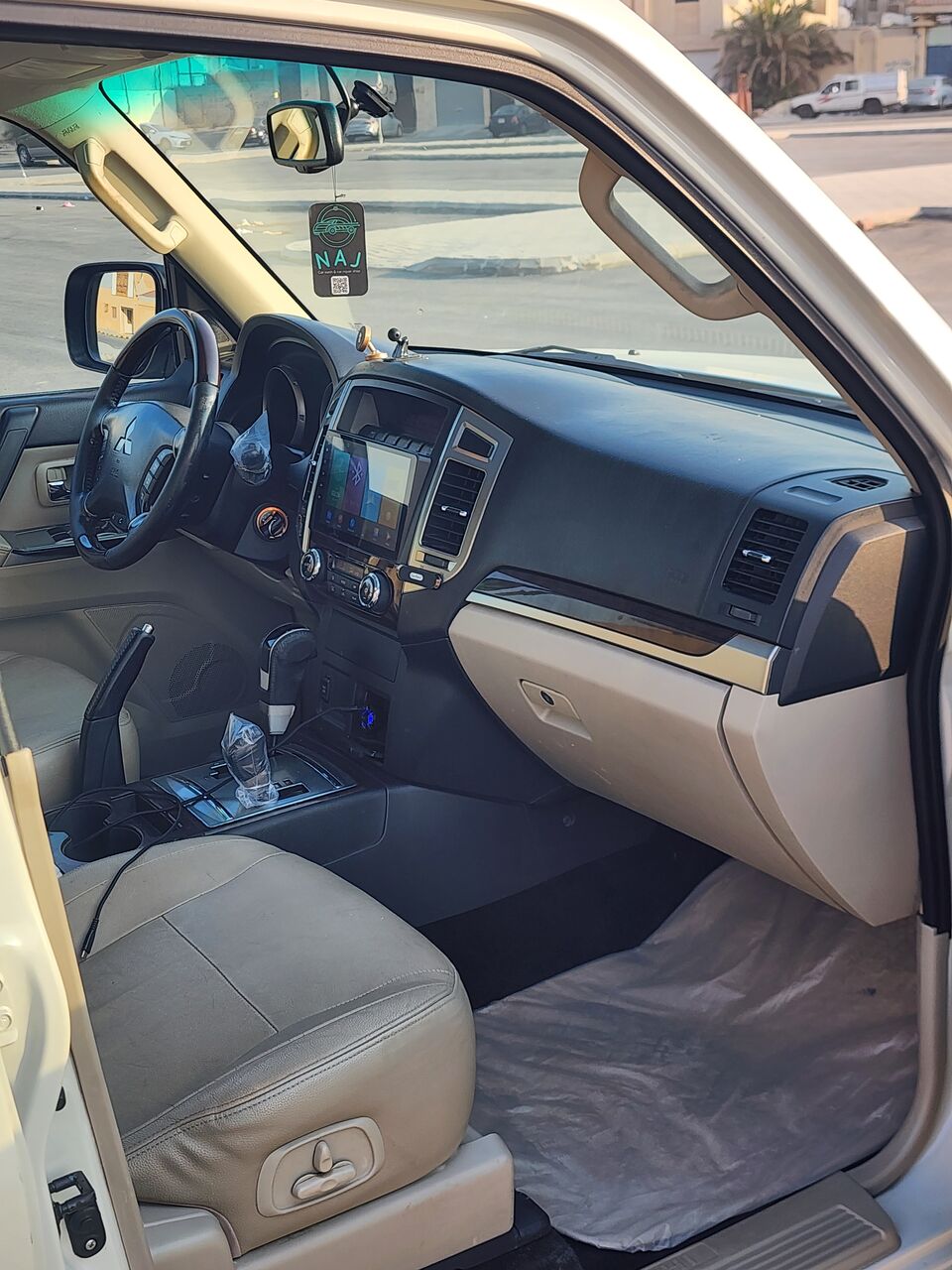 Riyadh, Vehicles, Cars & Trucks , SAR 44000,  Mitsubishi Pajero,  2017,  Automatic,  292 KM,   For Sale
