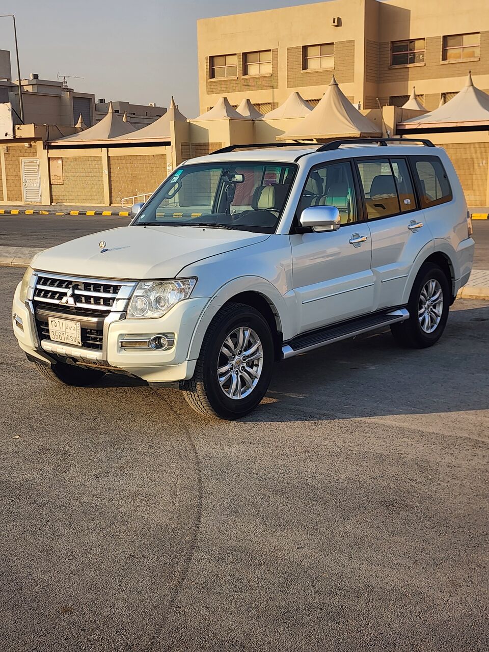 Riyadh, Vehicles, Cars & Trucks , SAR 44000,  Mitsubishi Pajero,  2017,  Automatic,  292 KM,   For Sale