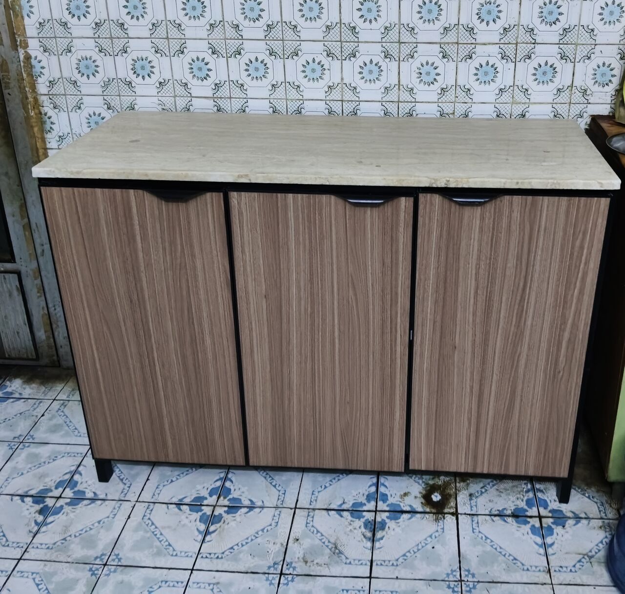 Al Murabba, Household Items, SAR 550,  Kitchen Table With Marble Granite And Two Racks