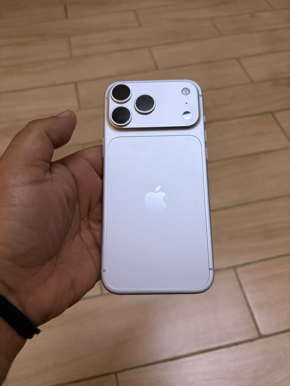 Riyadh, Mobile Phones, SAR 5900,  []MINT] IPhone 18 Pro Max - 256GB (Silver) - Only 3 Weeks Old!