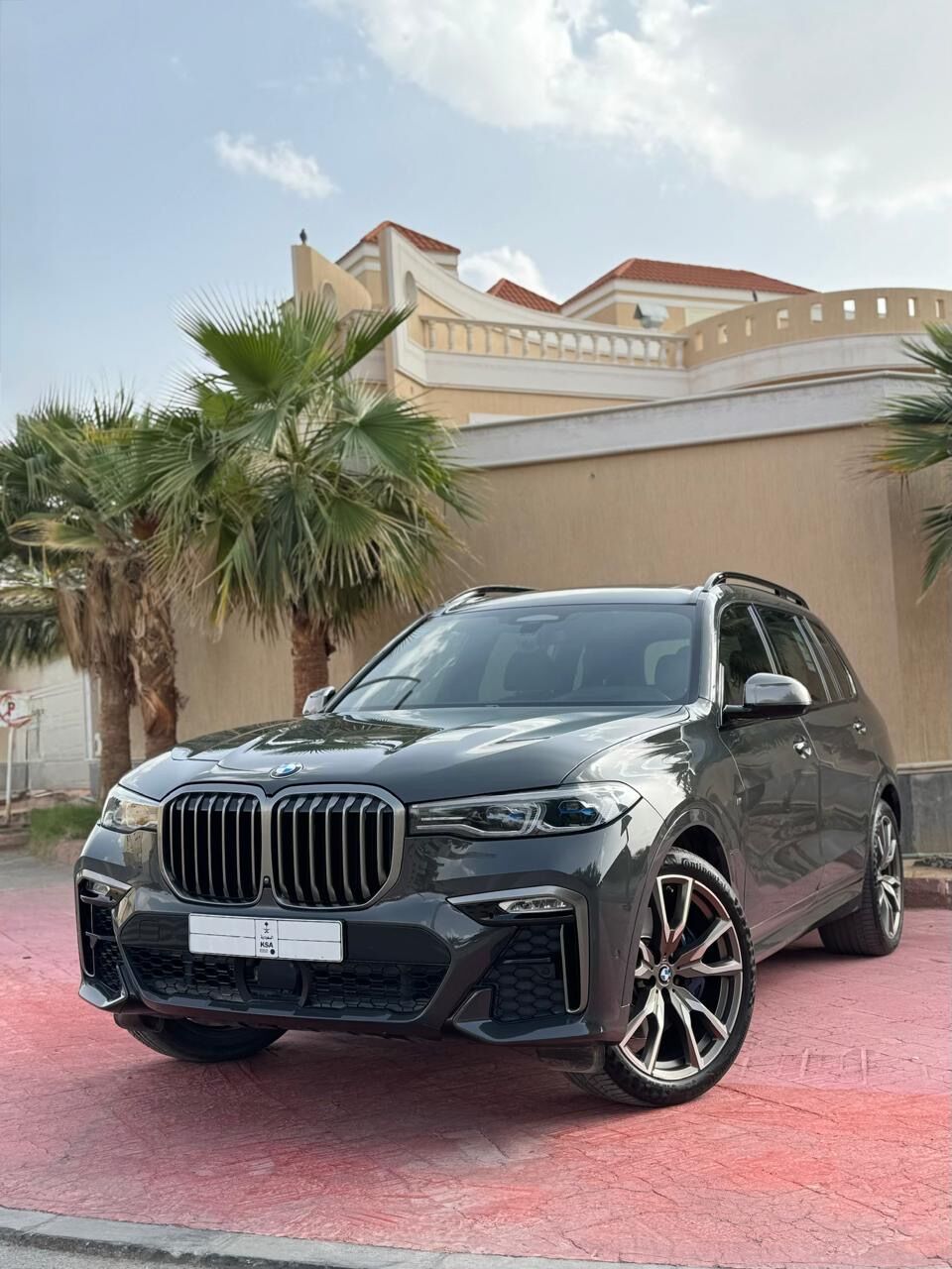 Riyadh, Vehicles, Cars & Trucks , SAR 295000,  BMW X7 M50i,  2022,  Automatic,  42000 KM,