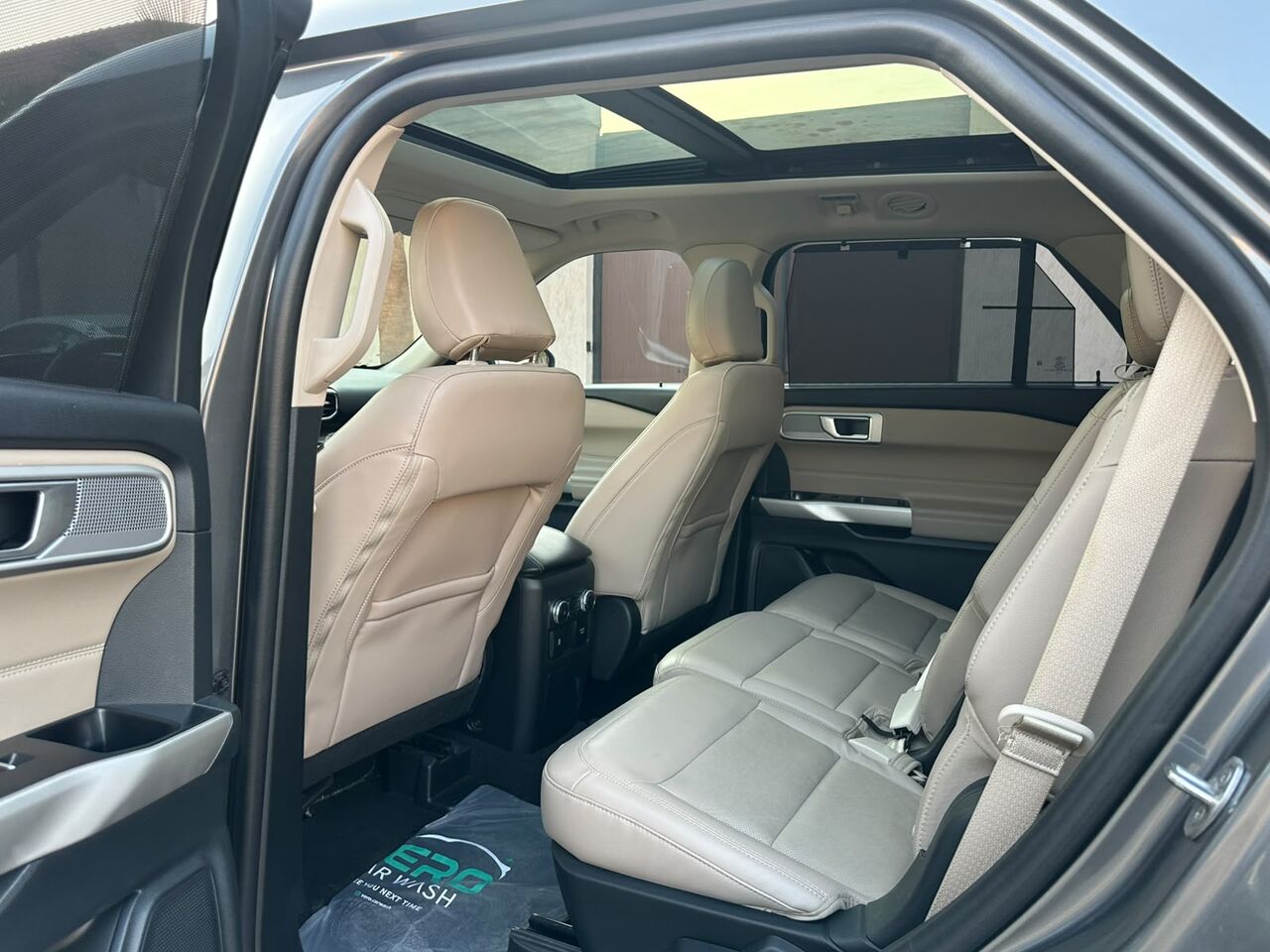 Riyadh, Vehicles, Cars & Trucks , SAR 145000,  Ford Explorer Limited,  2022,  Automatic,  29000 KM,    Edition 4x4 (1st Owner) N 100% Accident Free N Very Low Odo