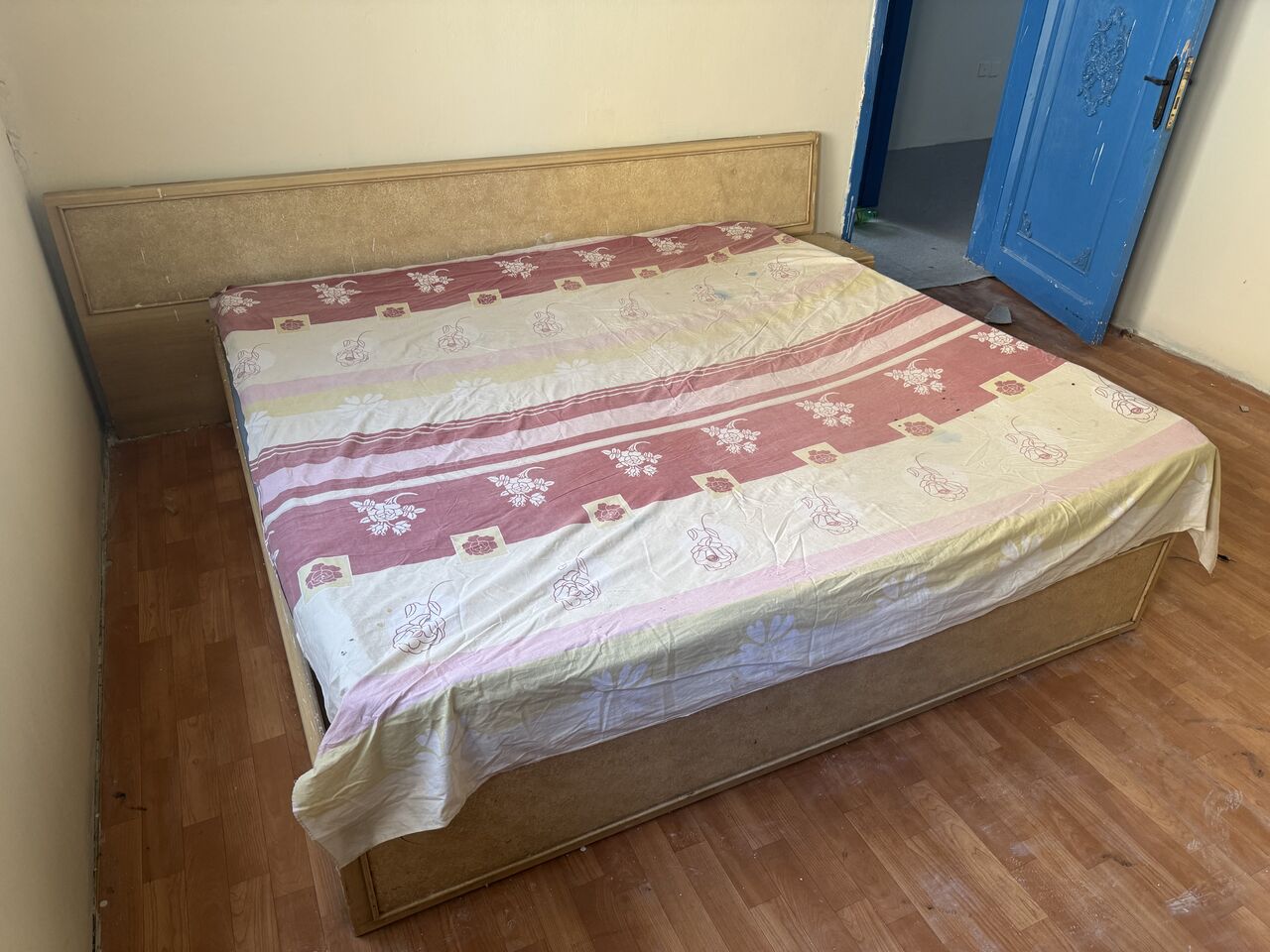 Olaya, Furniture, Free King Sized Bed Set And Cabinet