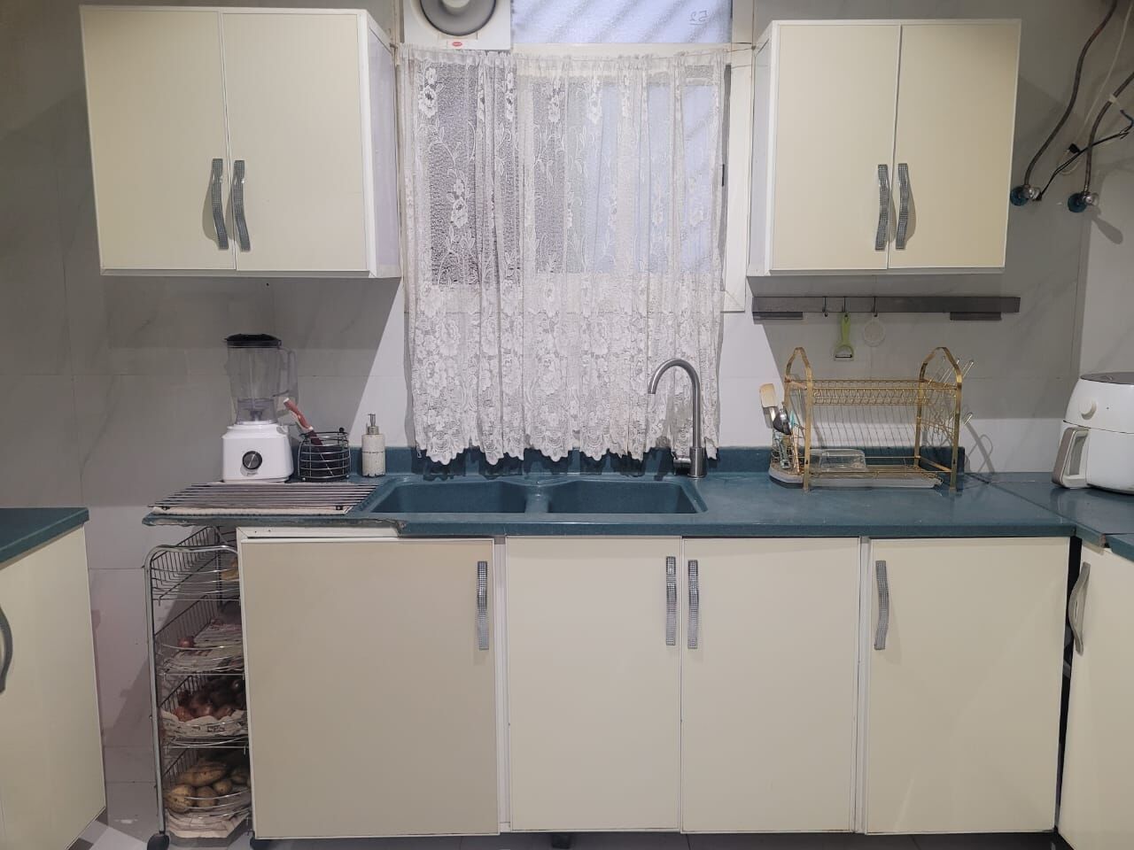 Riyadh, Household Items, SAR 1200,  Creme Kitchen With Green Marble Sink