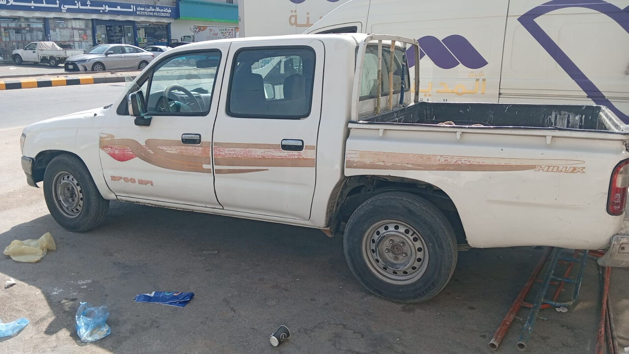 Riyadh, Vehicles, Cars & Trucks , SAR 20500,  Toyota Hilux,  2000,  Manual,  200000 KM,    Model  For Sale