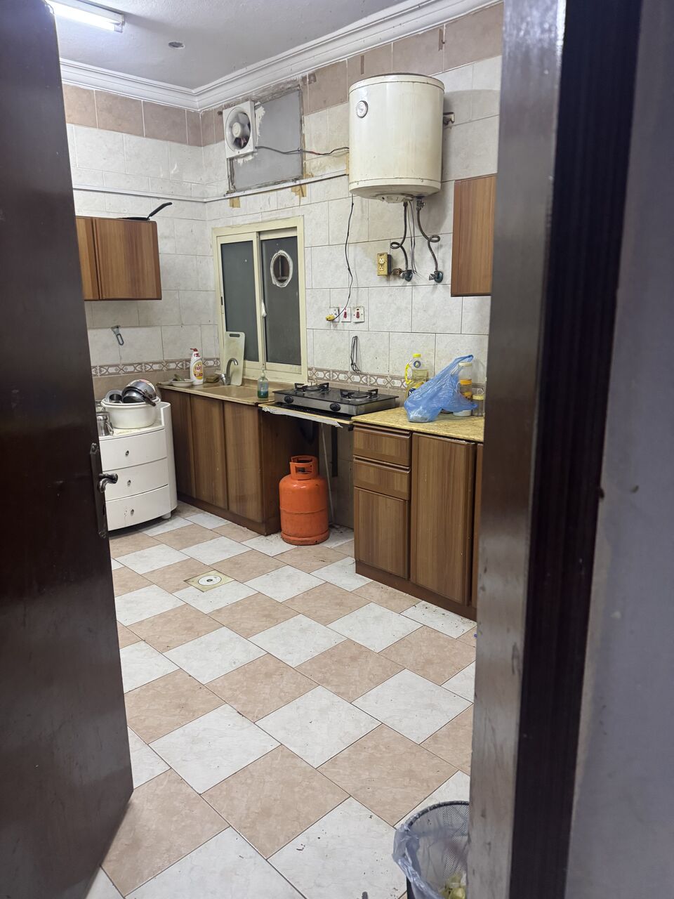 Riyadh, Housing Exchanges, SAR 1000/month,  1 Bhk Furnished Room For Executive Bachelor