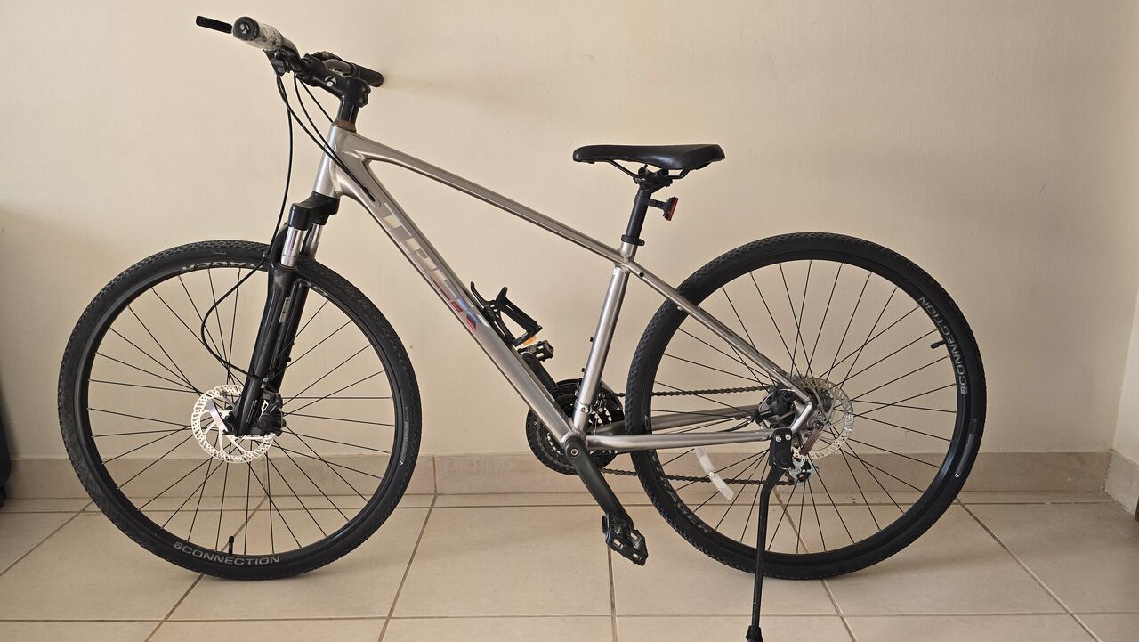 Al Malaz, Bicycles, SAR 1600,  Trek Dual Sport 1 Hybrid Bike, Medium (17.5")