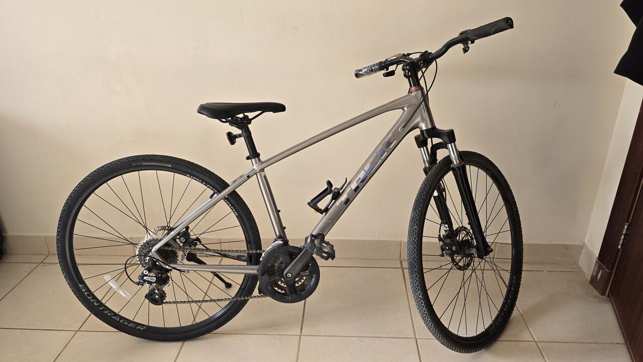 Al Malaz, Bicycles, SAR 1600,  Trek Dual Sport 1 Hybrid Bike, Medium (17.5")