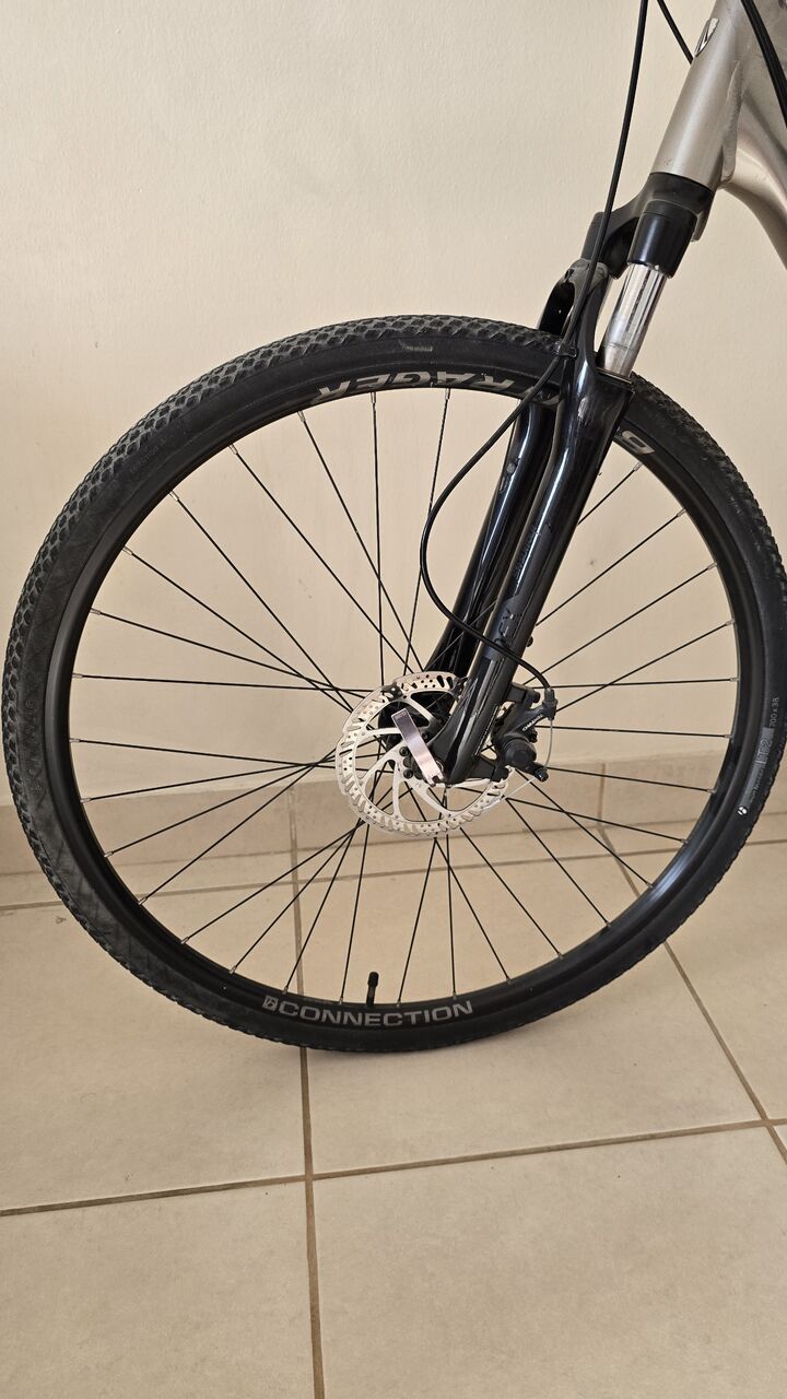 Al Malaz, Bicycles, SAR 1600,  Trek Dual Sport 1 Hybrid Bike, Medium (17.5")