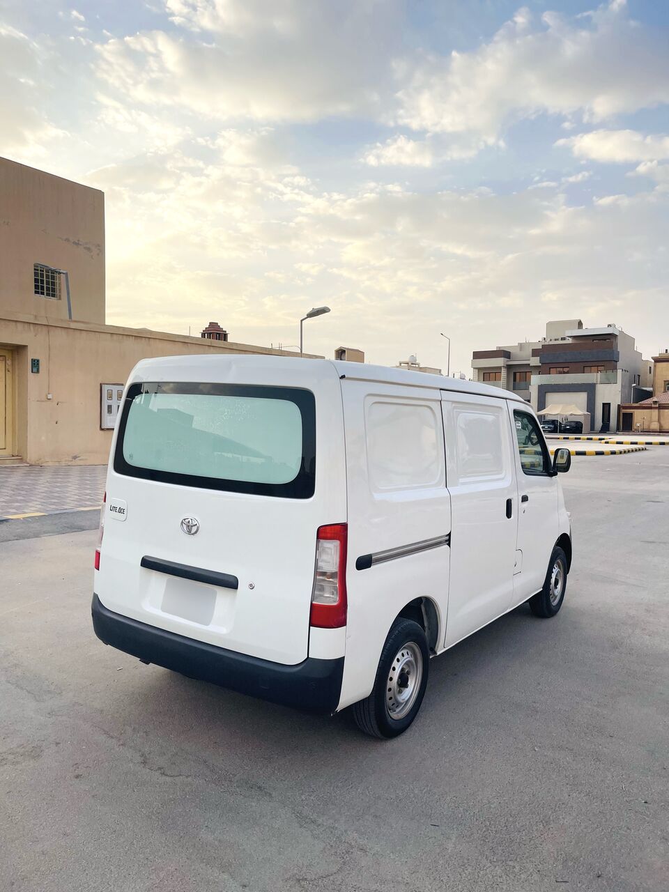 Riyadh, Vehicles, Cars & Trucks , SAR 47000,  Toyota Hiace,  2024,  Manual,  49000 KM,    Model ,  , Single Owner.