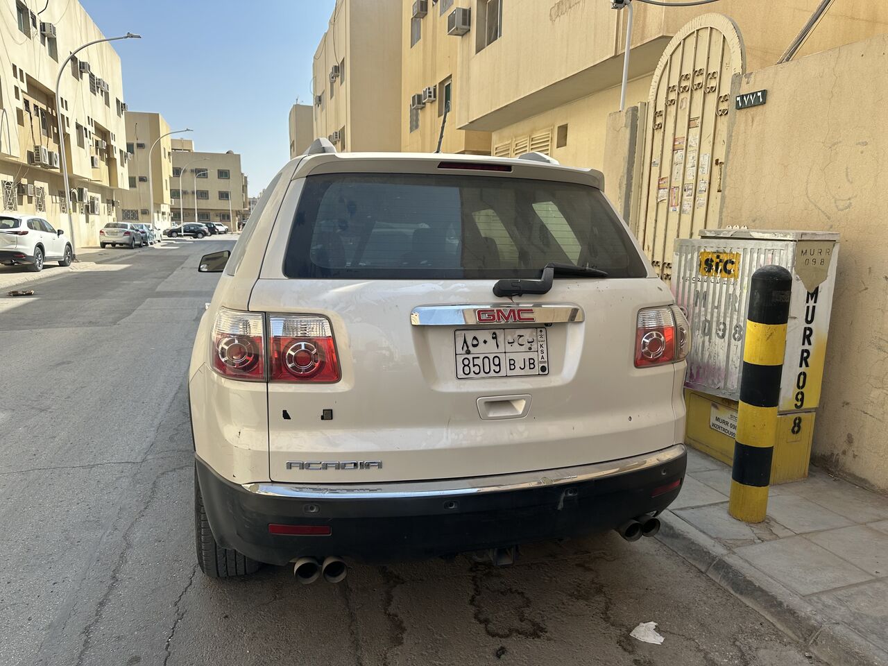 Hara, Vehicles, Cars & Trucks , SAR 14000,  Gmc Acadia,  2010,  Automatic,  294000 KM,    Model 294000 - SAR 14000 - Urgent Sale - Very Good Condition