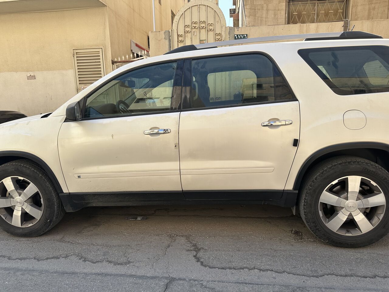 Hara, Vehicles, Cars & Trucks , SAR 14000,  Gmc Acadia,  2010,  Automatic,  294000 KM,    Model 294000 - SAR 14000 - Urgent Sale - Very Good Condition