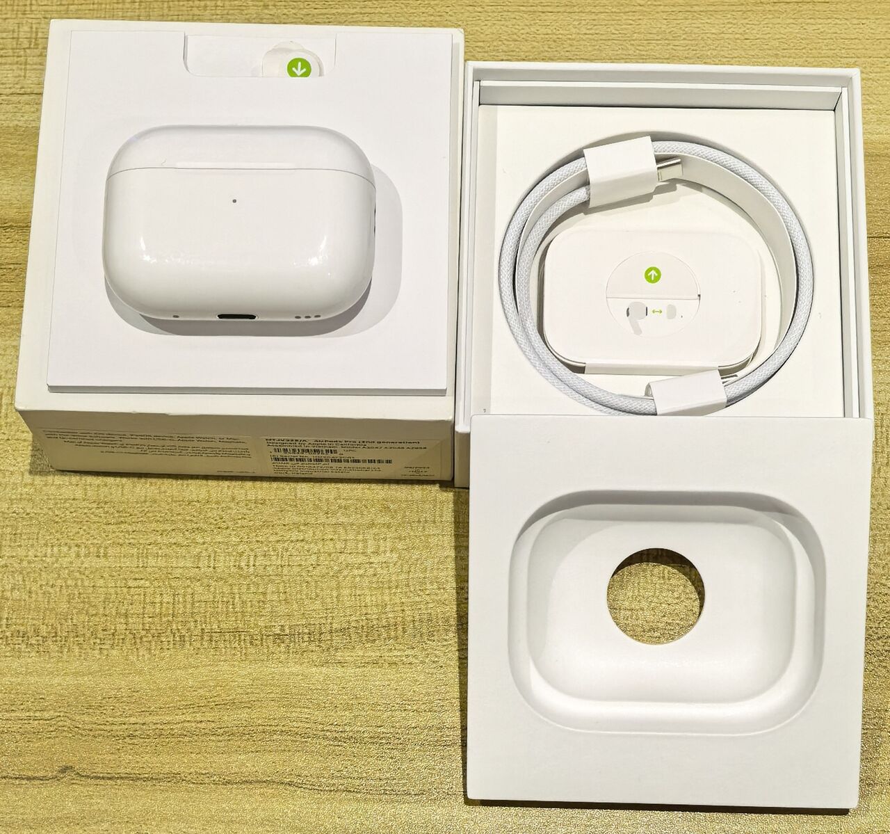 Riyadh, Mobile Phones, SAR 400,  Apple AirPods Pro (2nd Gen) - Complete With Box