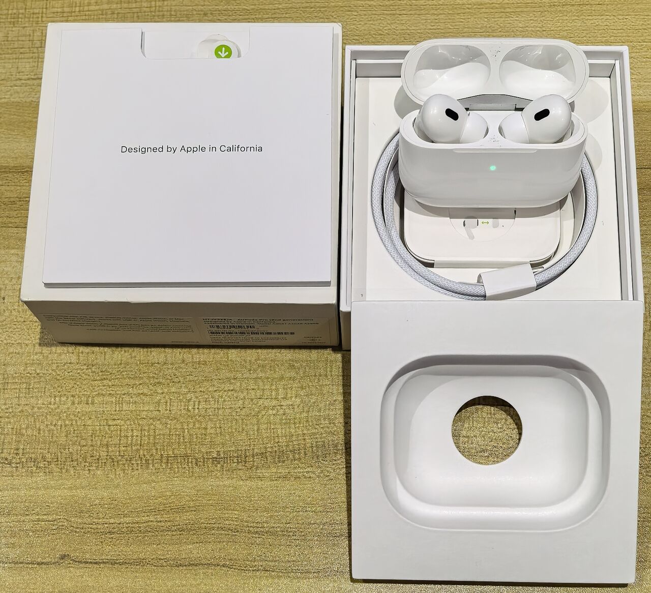Riyadh, Mobile Phones, SAR 400,  Apple AirPods Pro (2nd Gen) - Complete With Box