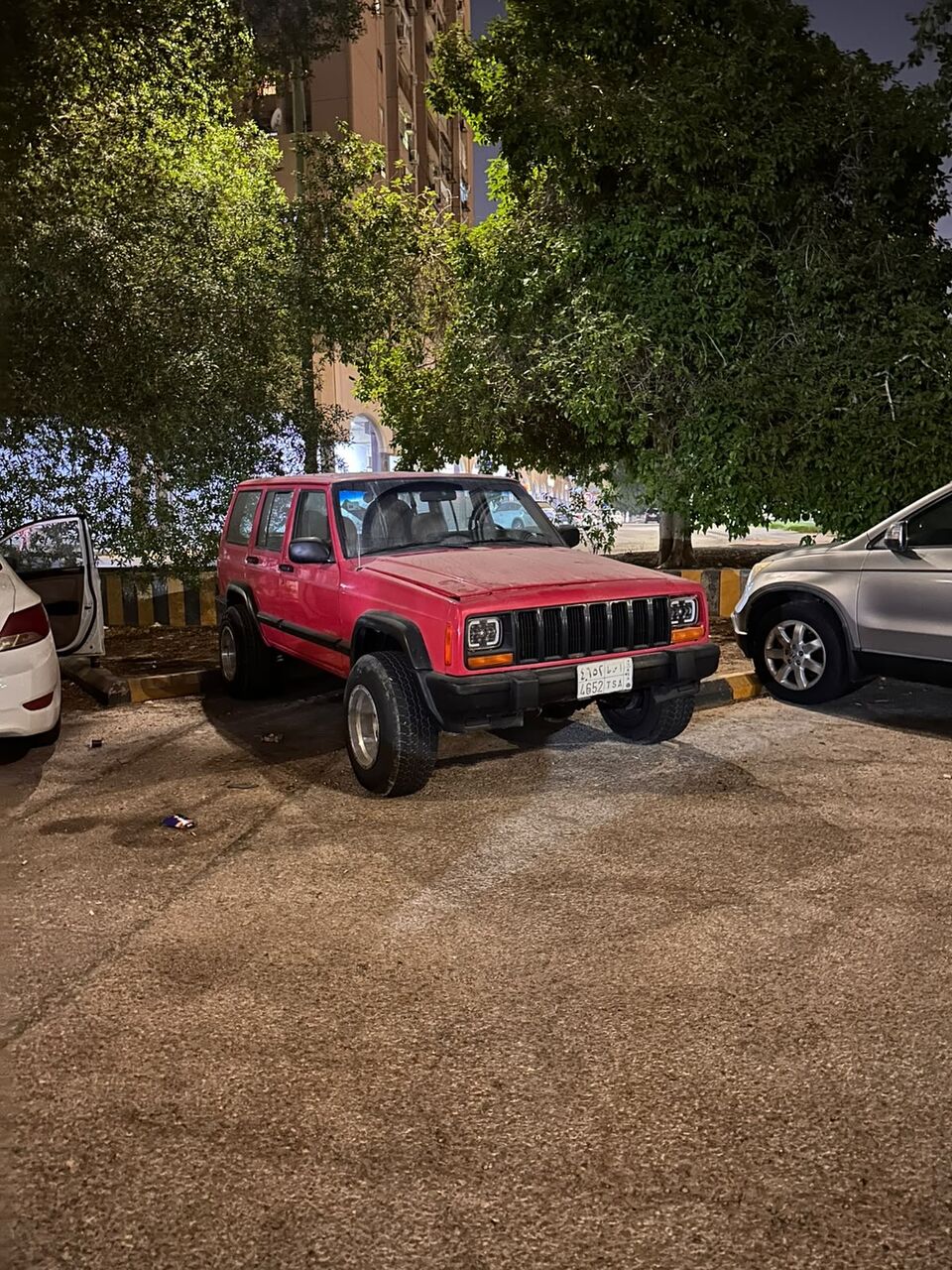 Dammam, Vehicles, Cars & Trucks , SAR 13000,  Jeep Cherokee,  1998,  Manual,  400000 KM,    For Sale