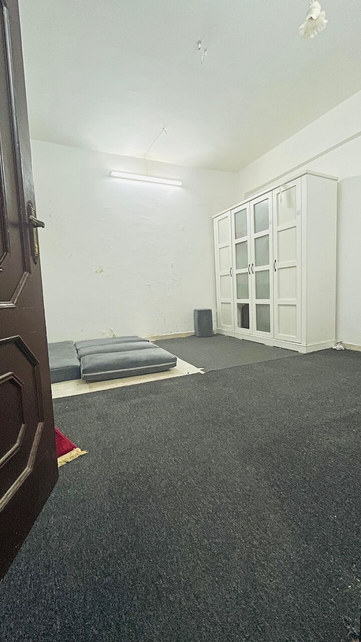 Al Wizarat, Rooms for Rent, SAR 900/month,  A Room Is Vacant For Single Executive Bachelor In 2 Bedrooms Flat Ground Floor