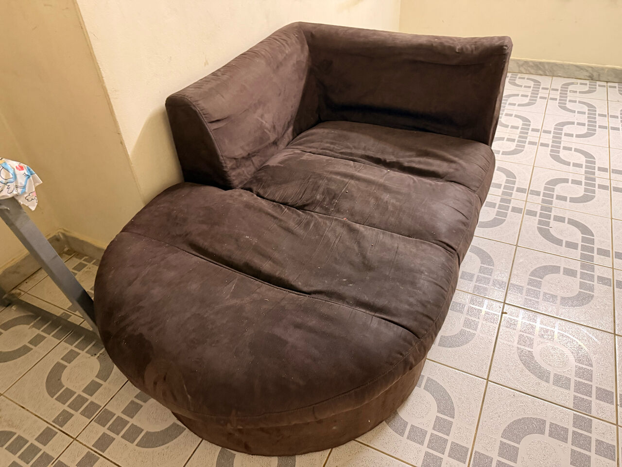 Riyadh, Furniture, SAR 110,  Brown Chaise Lounge Sofa For Sale &ndash; Great Deal! Original Price Was 600SAR