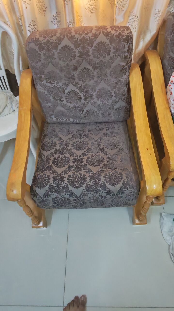 Al Khobar Al Shamalia, Furniture, SAR 1000,  Wooden Sofa Of 7 (3 Seater + 4 Chairs