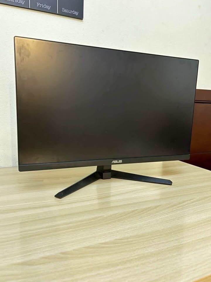 Khobar, Furniture, Study Table And 2 Computer Monitors For SALE!