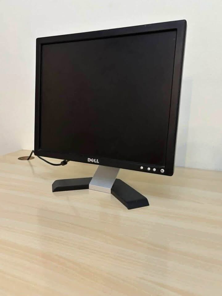 Khobar, Furniture, Study Table And 2 Computer Monitors For SALE!