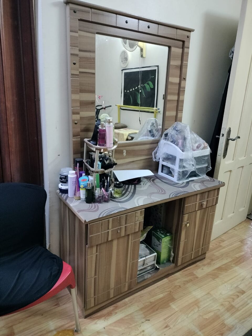 Jeddah, Furniture, SAR 1500,  House For Rent On From 15-November-26 Some House Items Are On SaleBed Set, Washing Machine