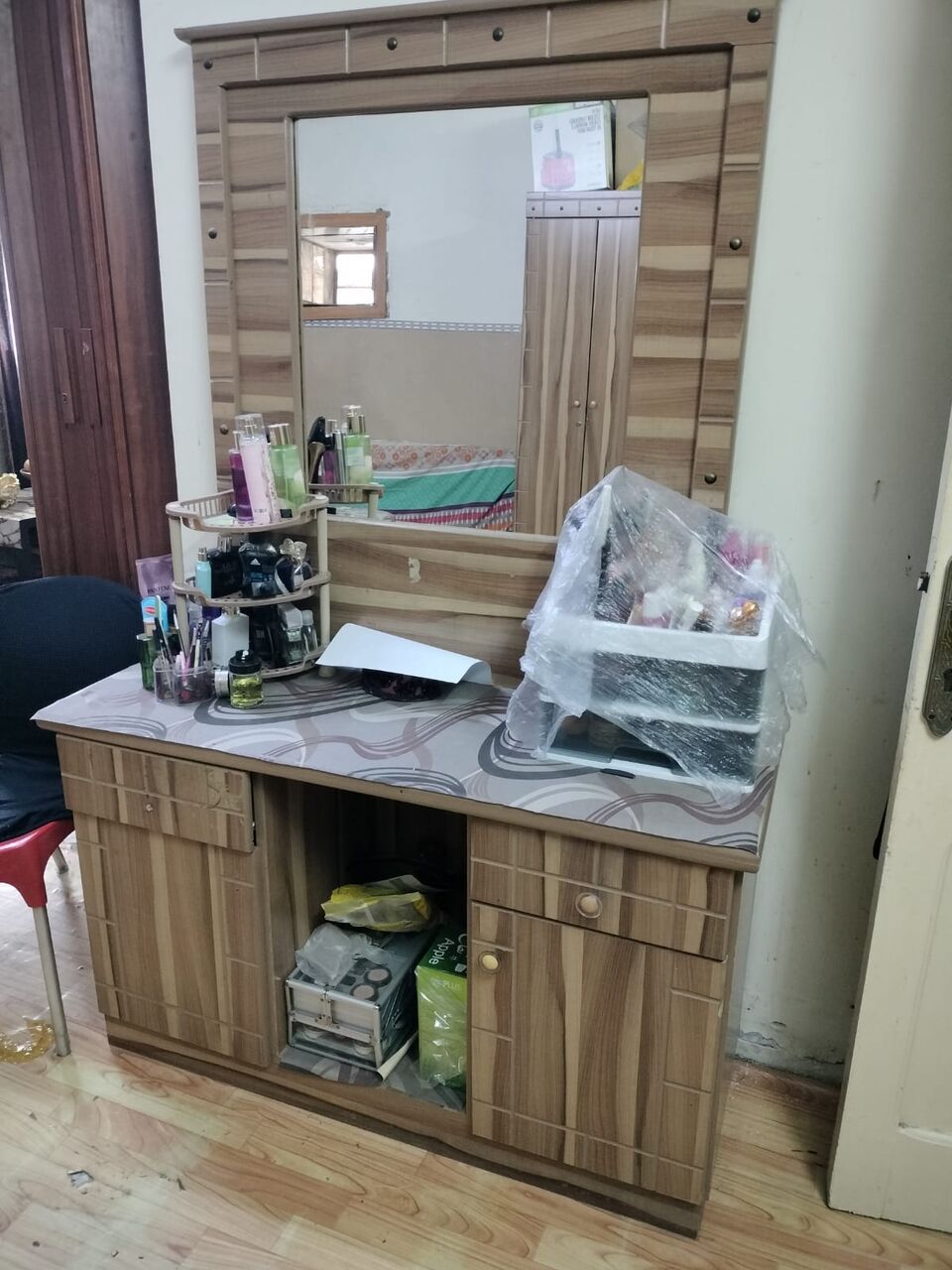 Jeddah, Furniture, SAR 1500,  House For Rent On From 15-November-26 Some House Items Are On SaleBed Set, Washing Machine