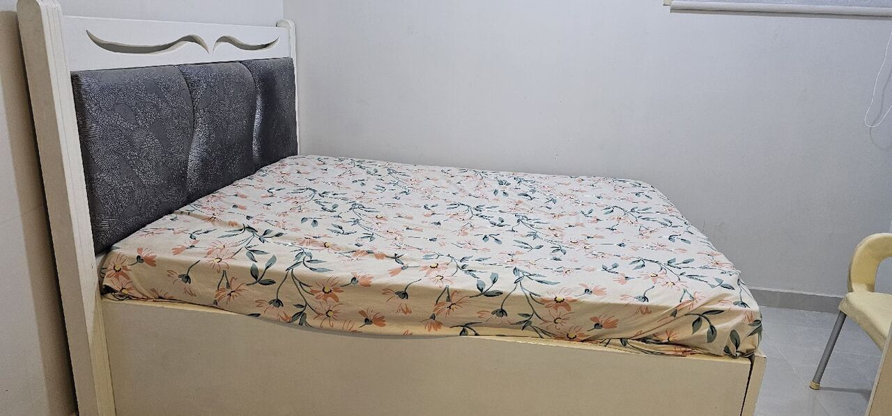 Riyadh, Furniture, SAR 690,  Wardrobe & Bed With Matrices For Sale - 690 SAR