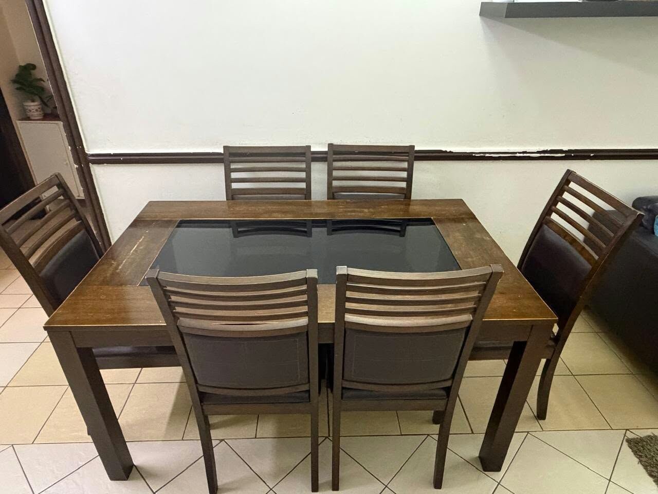 Riyadh, Furniture, SAR 900,  Selling 6 Person Heavy Wood Dining Table Set (homecenter)