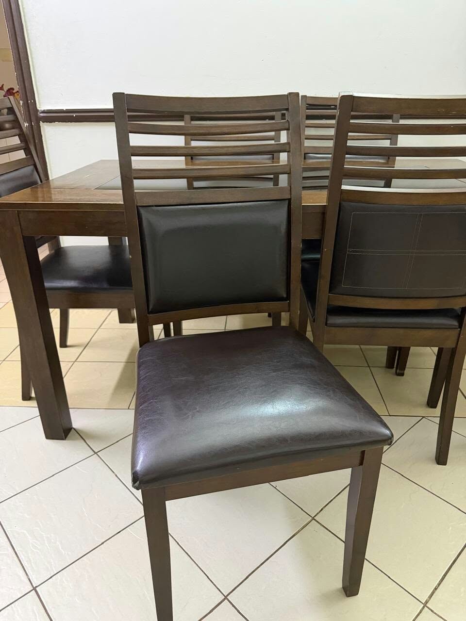 Riyadh, Furniture, SAR 900,  Selling 6 Person Heavy Wood Dining Table Set (homecenter)