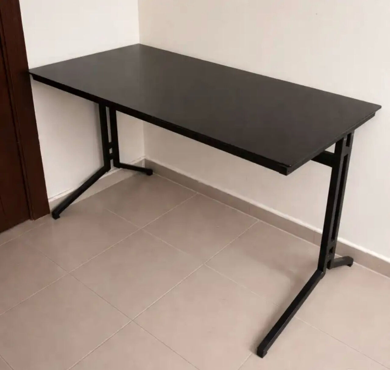 Al Bawadi, Furniture, SAR 200,  GLASS TABLE WITH STEEL